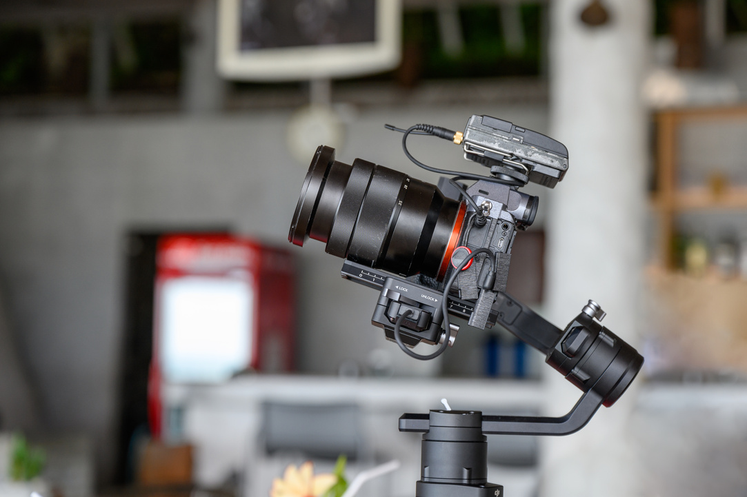Mirrorless camera with mic wireless on gimbal stabilizer
